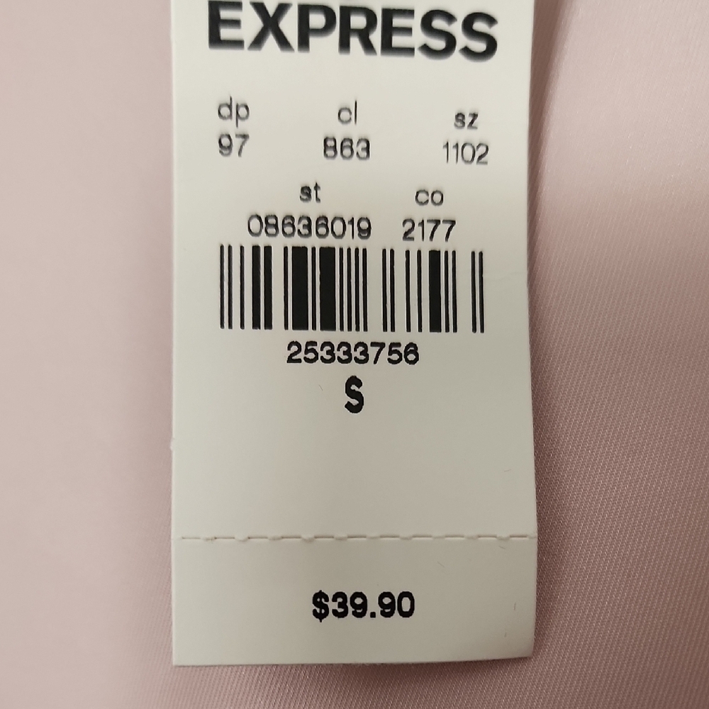 Express Soft Pink V-Neck Sleeveless Blouse - Picture 2 of 4